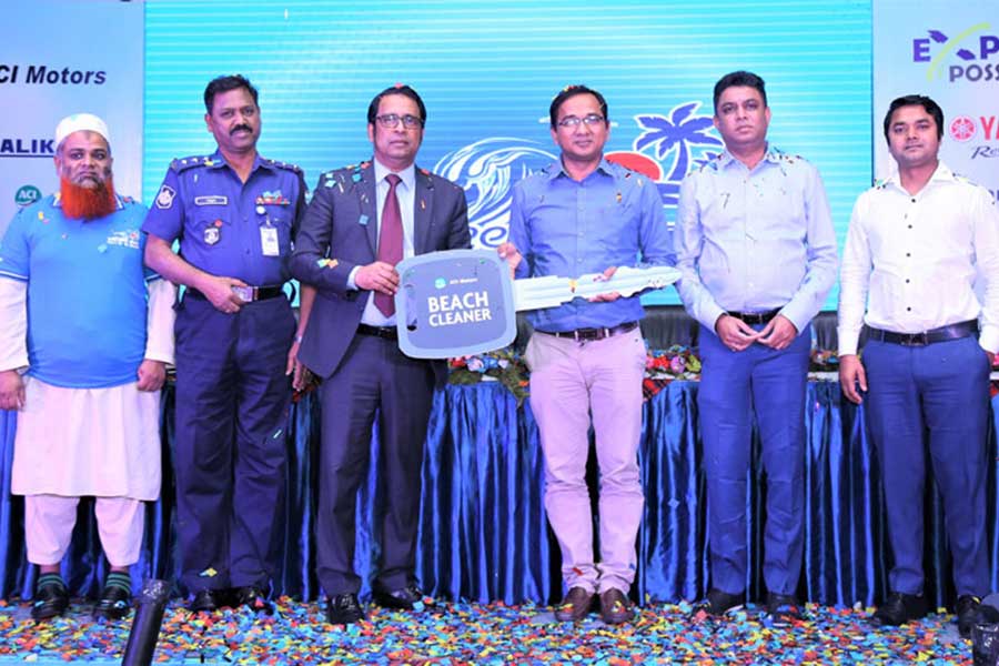 কক্সবাজার সৈকতে অত্যাধুনিক পরিষ্কারক যন্ত্র দিল এ সি আই মটরস