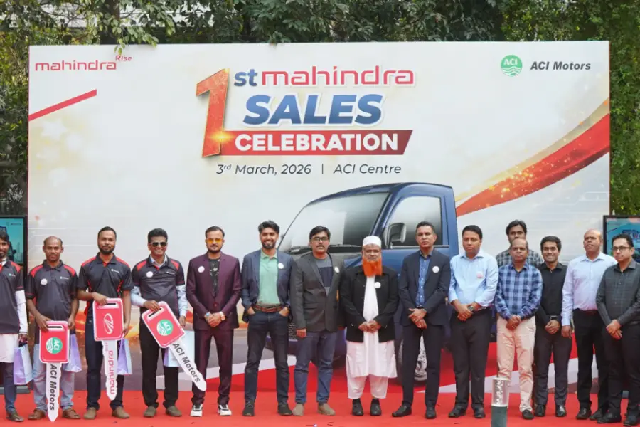 ACI motors hands over first mahindra mini pickup, marks new segment entry